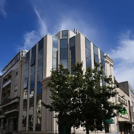 888hostel&suites בית אירוח São João da Madeira